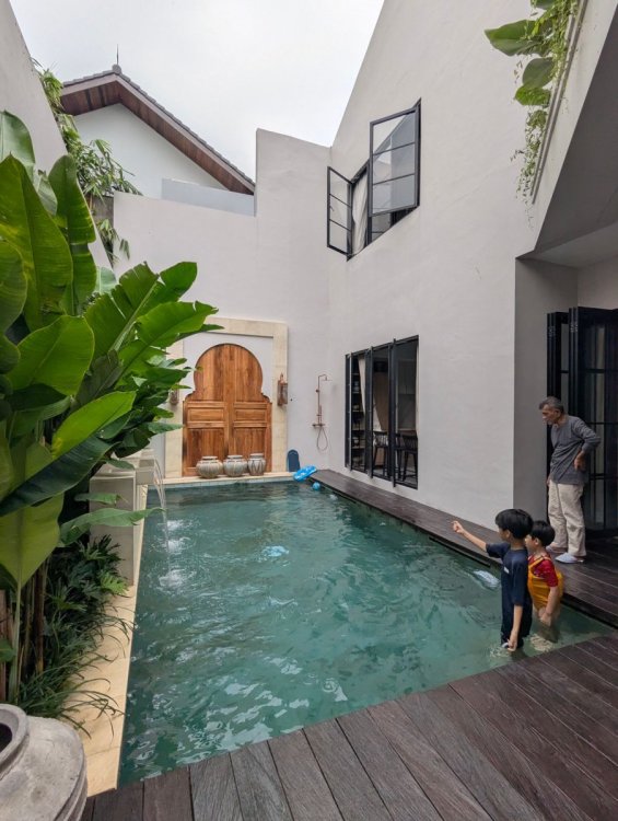 perawatan kolam renang.jpeg