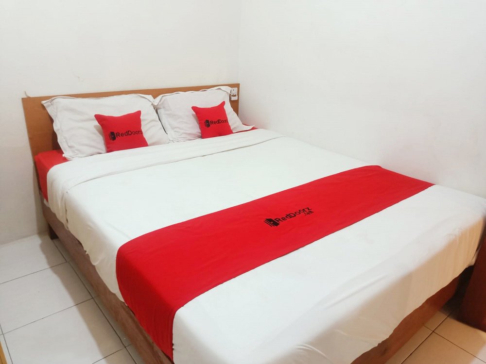 Kost Syariah Dekat Tol Suramadu Surabaya, RSUD Husada Prima, Pelabuhan Tanjung Perak, Masjid Agung Sunan Ampel, Kaza Mall, PT. PAL Indonesia