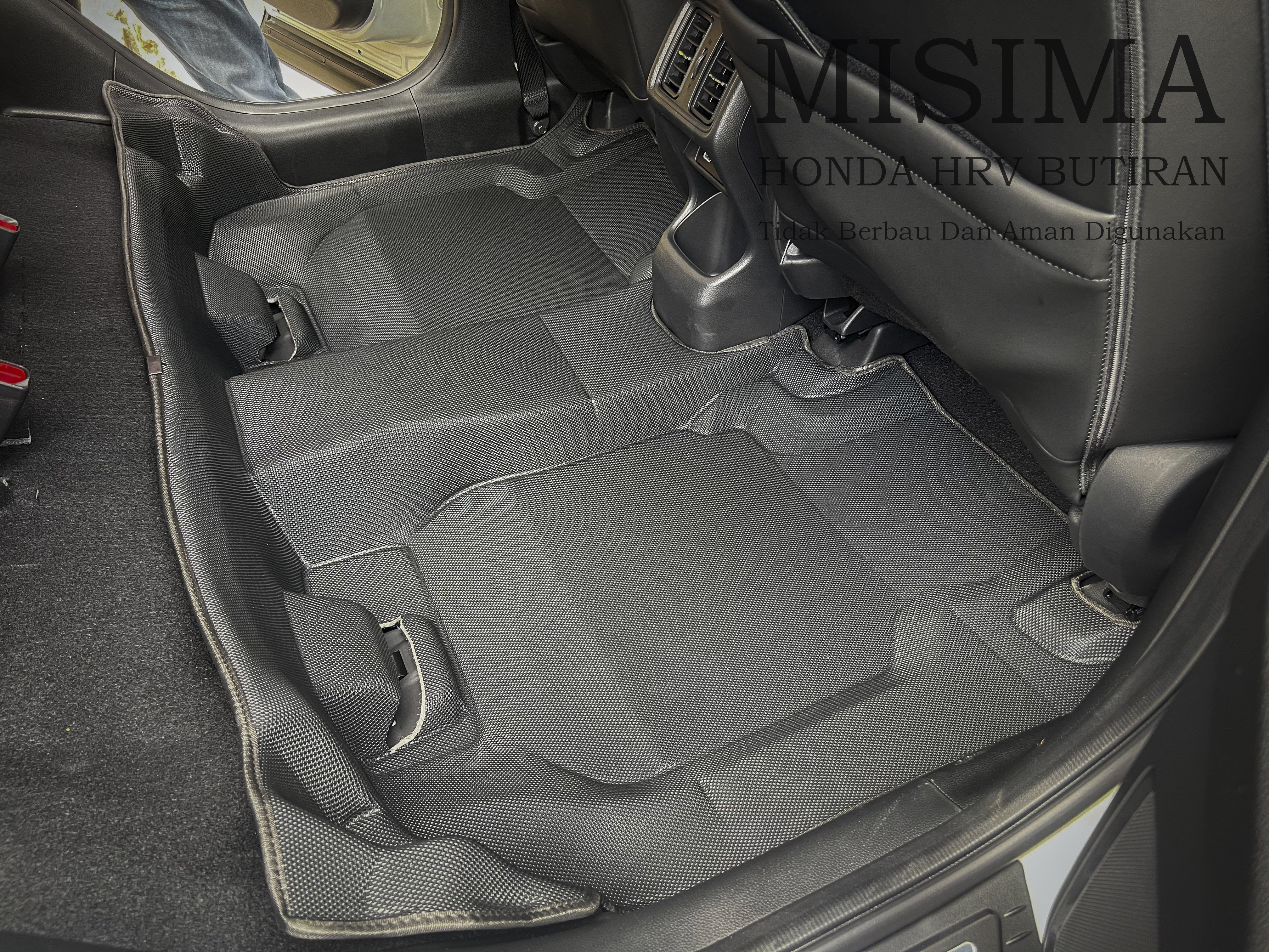 Pemasangan Karpet Mobil 5D Untuk Mobil Honda HRV Dengan Motif Butiran.