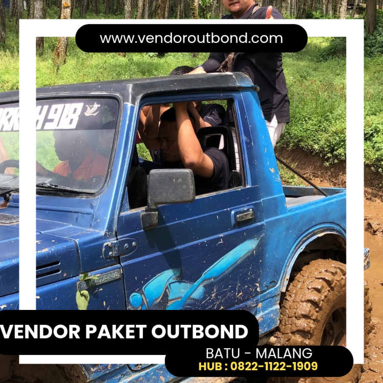 Tim corporate Medan menikmati petualangan offroad menggunakan jeep di medan ekstrim