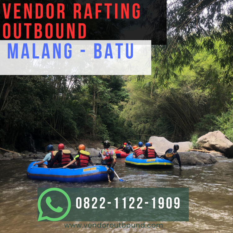 Pegawai Kementerian Agama Indonesia mengikuti kegiatan outbound team building.