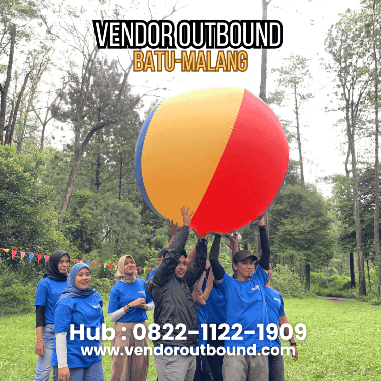 peserta outbound menyelesaikan permainan kolaborasi