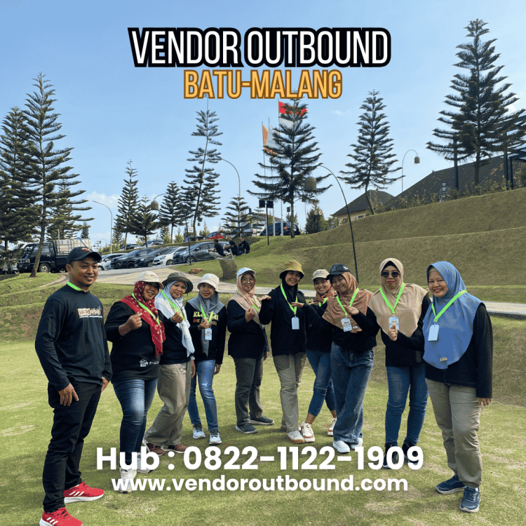 peserta outbound merayakan keberhasilan tantangan tim