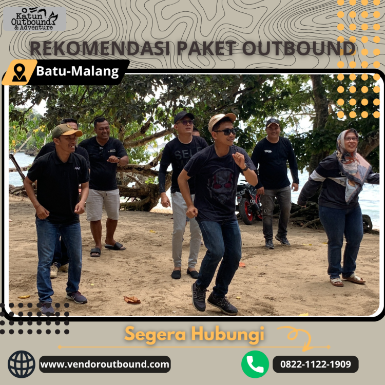 Peserta kelompok usia emas melakukan sesi yoga atau peregangan ringan di pagi hari di area Gemilang Katun Outbound, menunjukkan komitmen terhadap kebugaran mental dan fisik yang aman.
