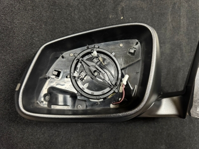 車身組件,3 SERIES F30 F31,BMW 3 SERIES 左側鏡座連指揮燈條 PASSENGER SIDE WING MIRROR 51167345675,51167345675