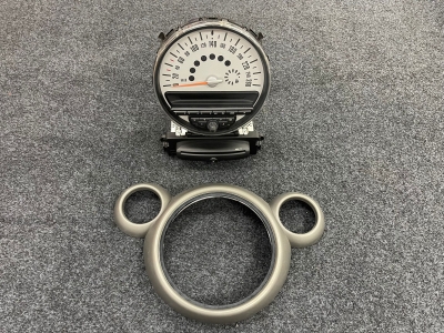  電子儀器,COUNTRYMAN R60,MINI COUNTRYMAN R60 原廠錶板，AUTO RADIO連TRIM,62116977077 
