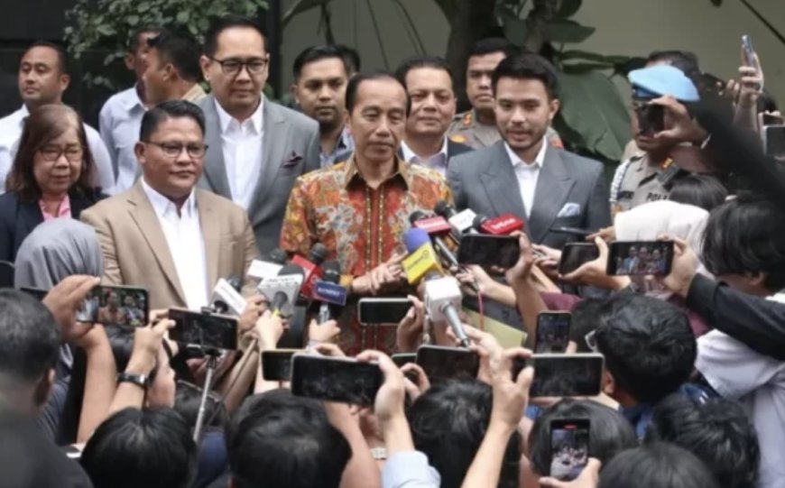 Pengacara Bawa Ijazah Asli Jokowi ke Bareskrim Polri