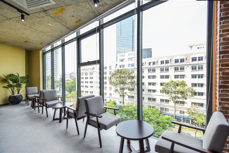 Công ty E - chuyên phát triển mobile game dựa trên IP Anime và Manga