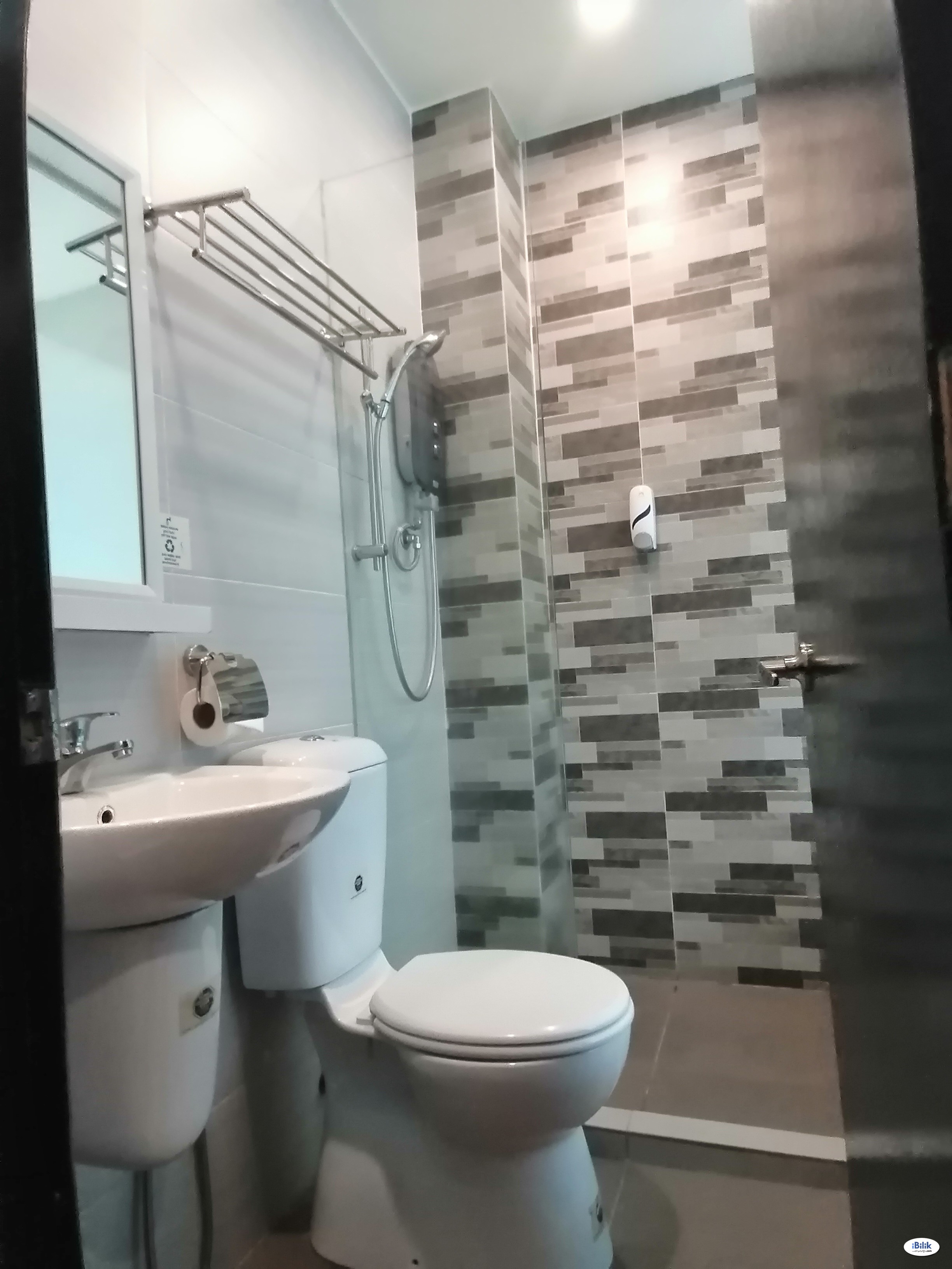 Find Room For Rent Homestay For Rent Masjid Jamek Lrt Room With Attached Bathroom At Kl City Bukit Bintang Kl Sentral Klcc