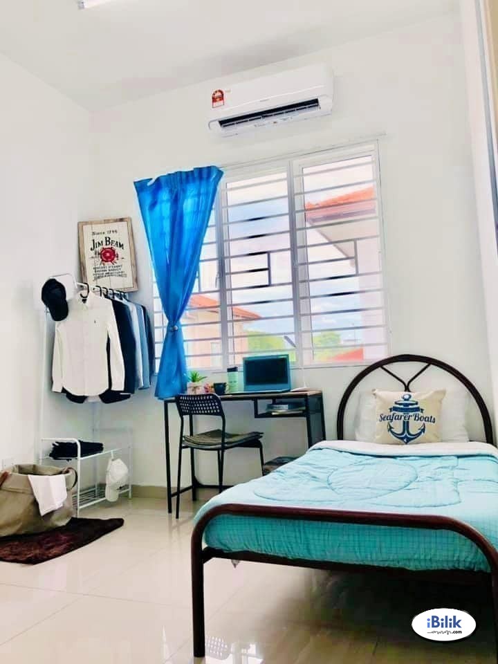 Free High Speed Wi Fi Free Cleaning Service Middle Room At Usj 11 Uep Room For Rent In
