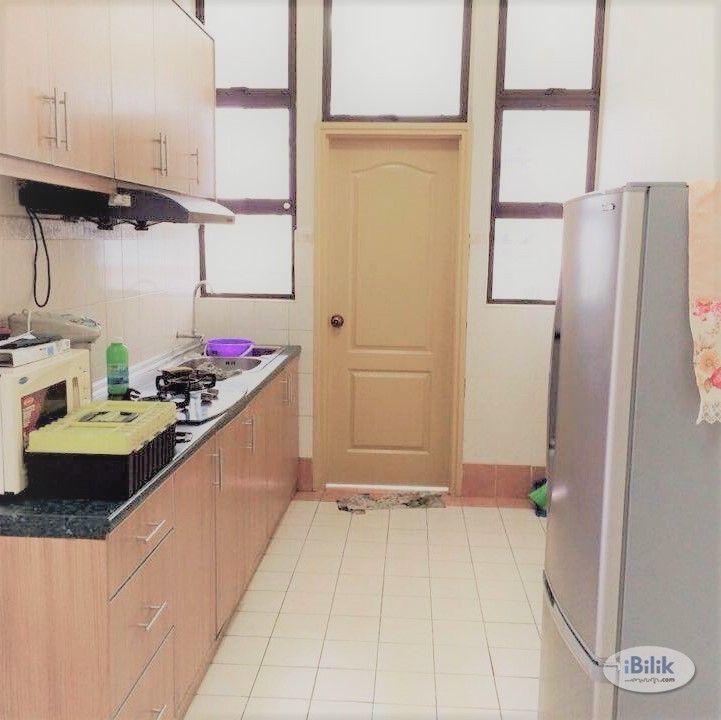 Medium Room For Rent in Pelangi Utama Bandar Utama Near MRT Room For
