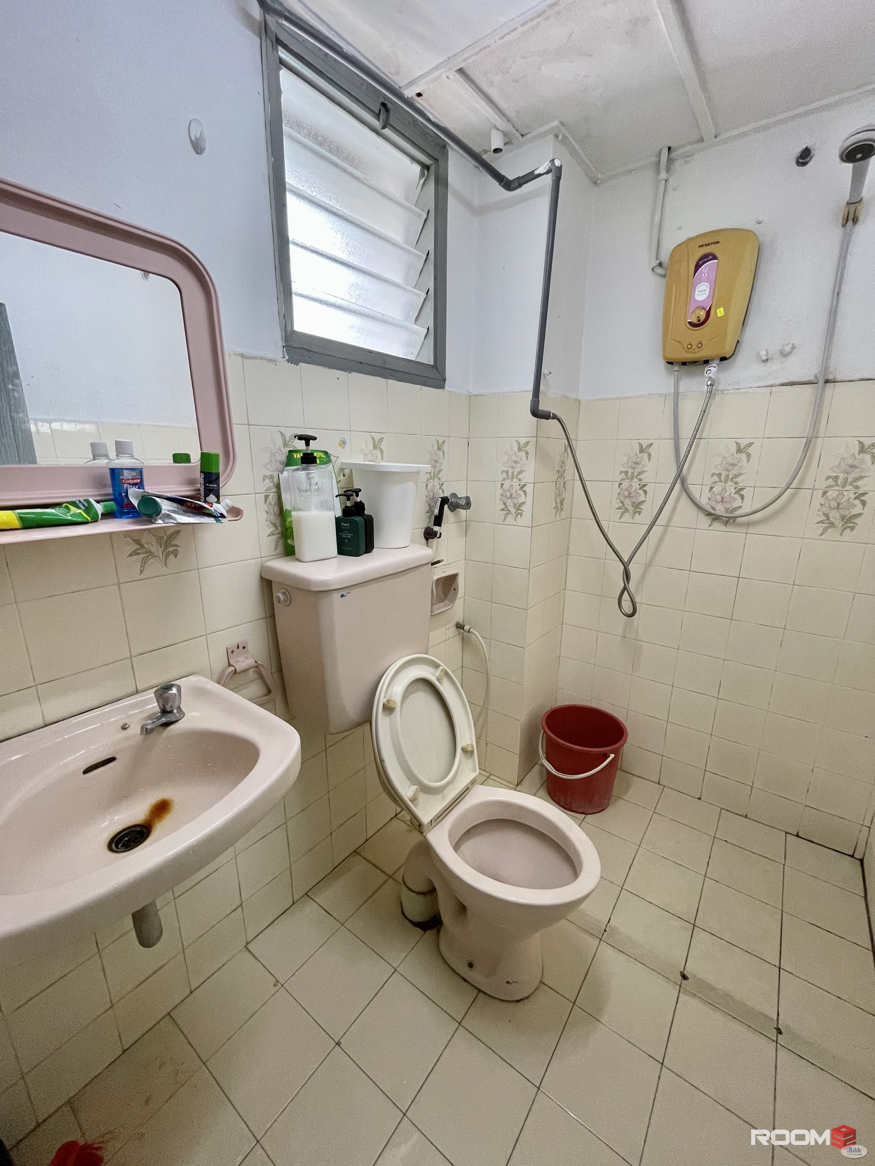 High Speed Wi Fi Limited Room At Kota Damansara Petaling Jaya Budget Rooms For Students Room For Rent In