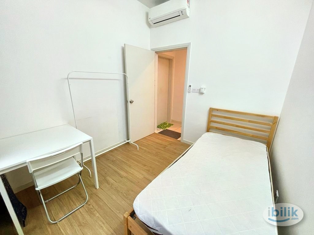 F.Furnished Single Room with Private External Toilet for rent at Casa Green  @ Bukit Jalil (walking distance to LRT Muhibah) - Room For Rent in
