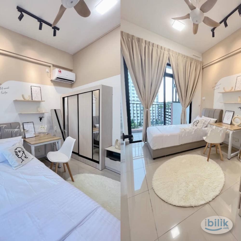 Private room with balcony and Master bedroom with bathroom at Tebrau