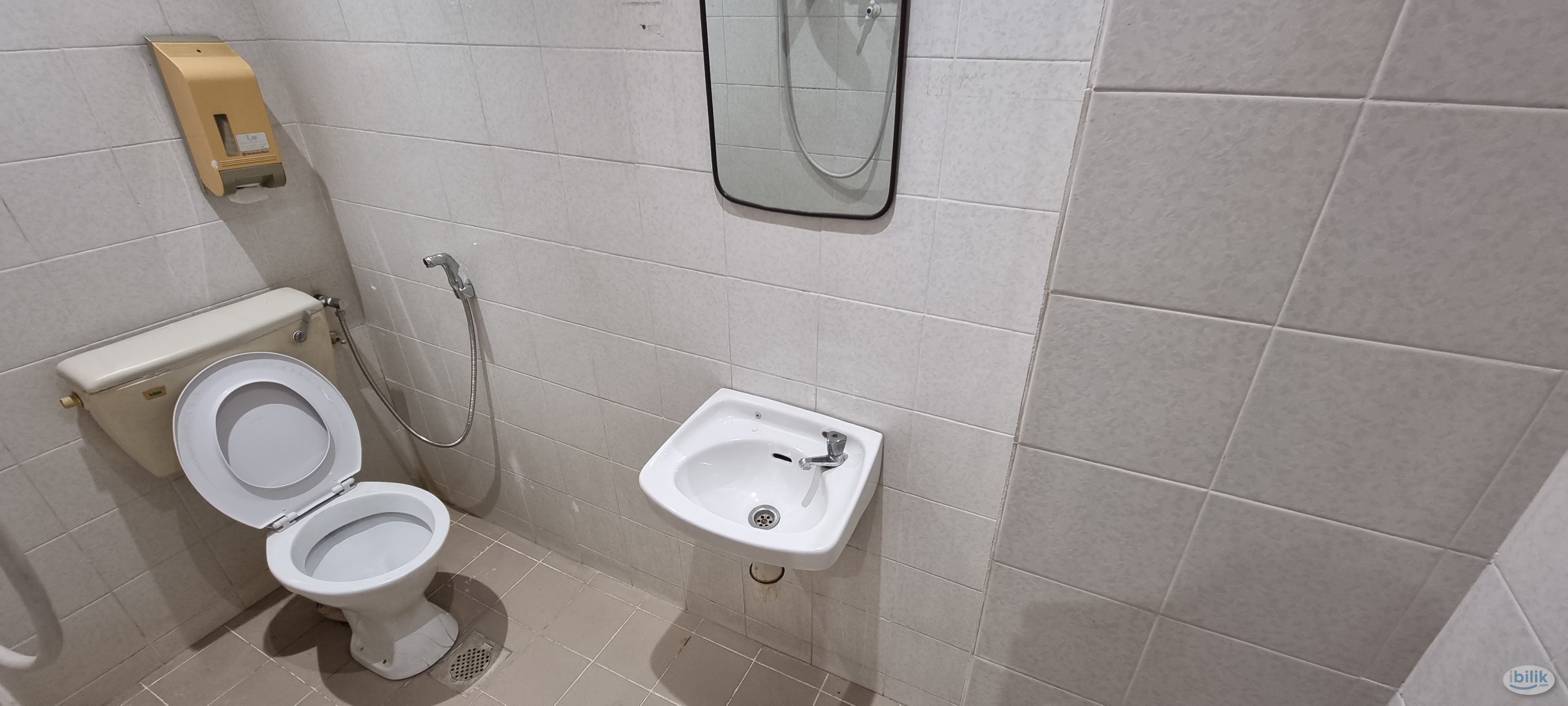 Working at KPJ Damansara Room at Uptown Damansara Utama ⭐near LRT Kayu Ara⭐Bandar Utama⭐ Room