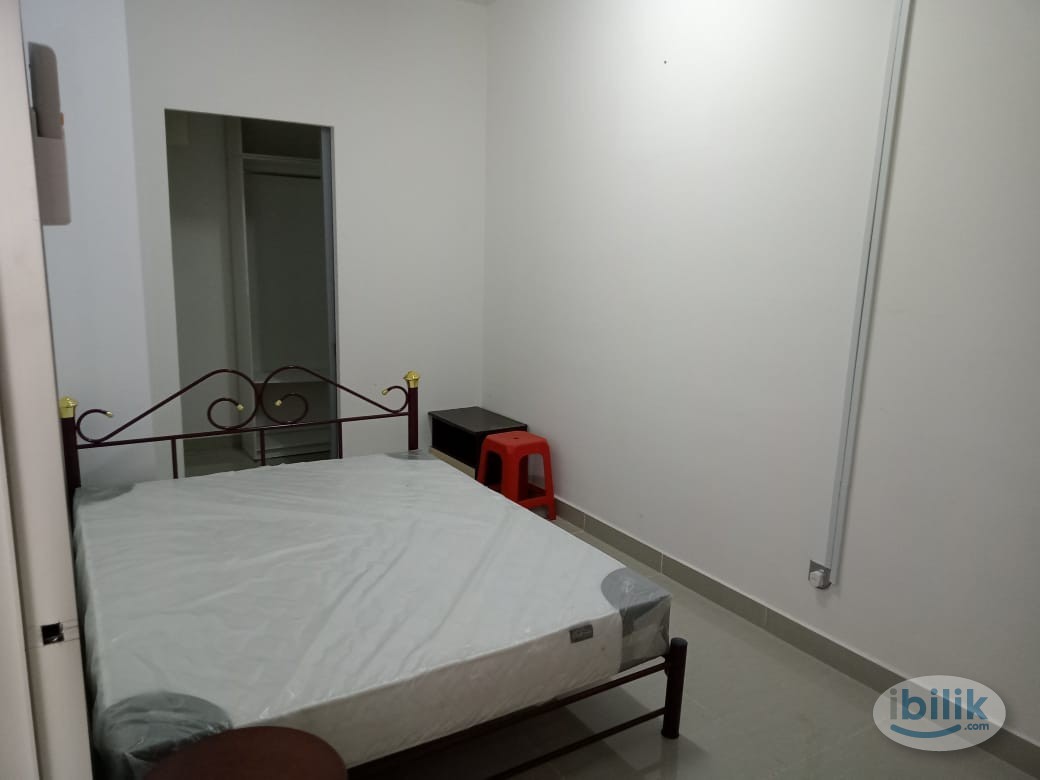 Middle Room at Amerin Residence, Balakong Room For Rent in