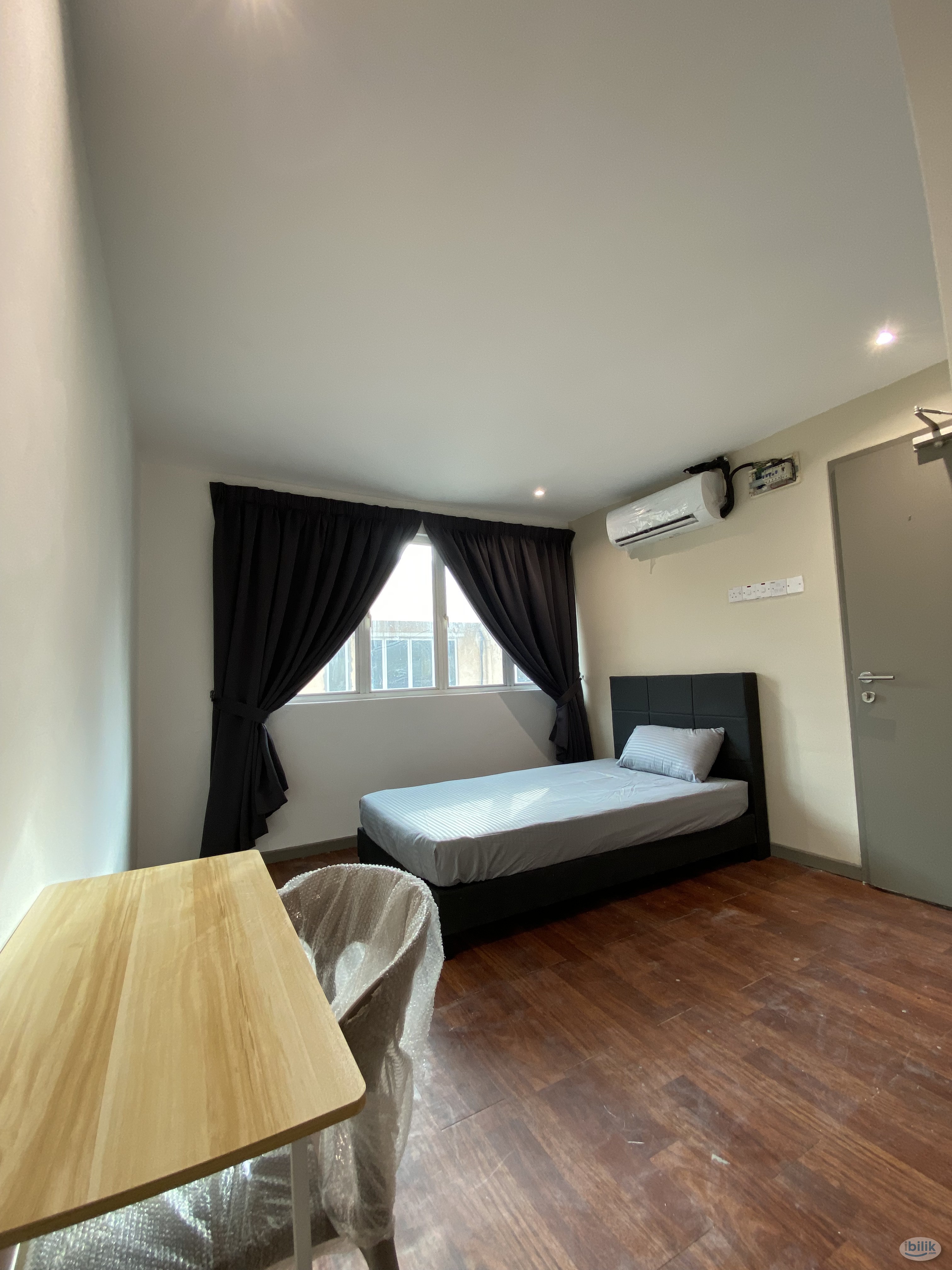 MRT Kepong Room with Private Bathroom near AEON Big / Sentul / Desa