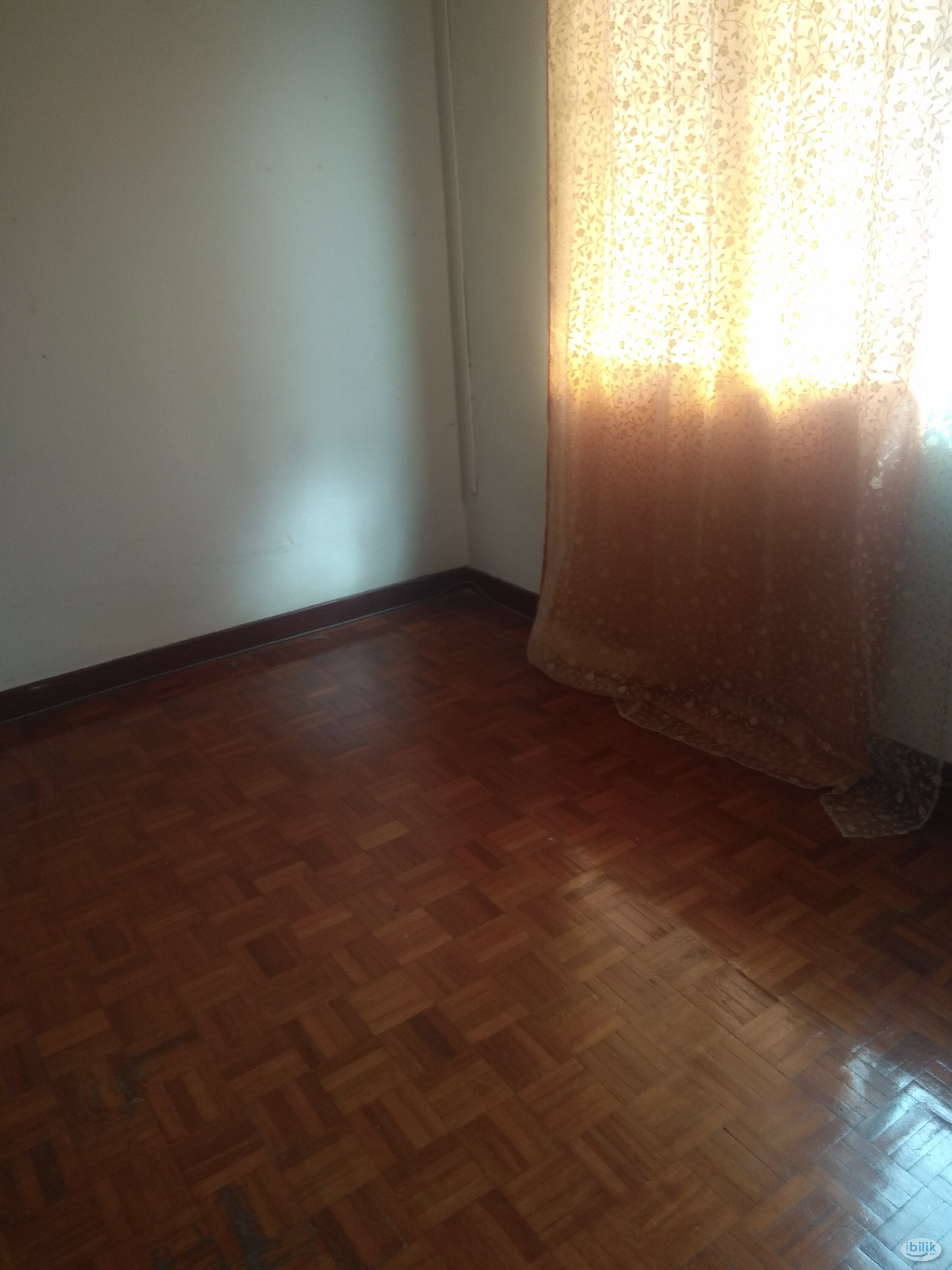 An upstairs medium room for rent in usj 6 Room For Rent in