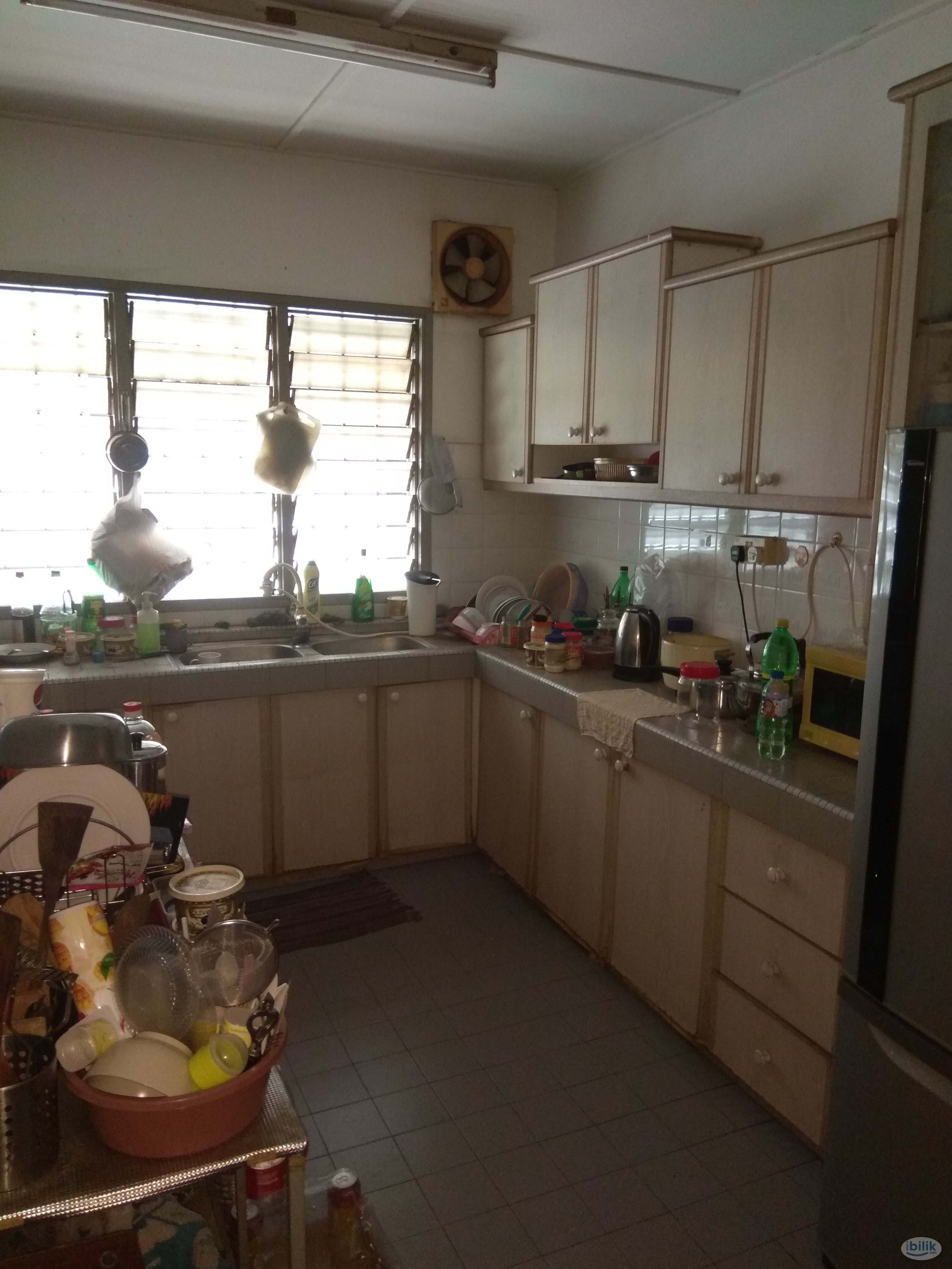 An upstairs medium room for rent in usj 6 Room For Rent in