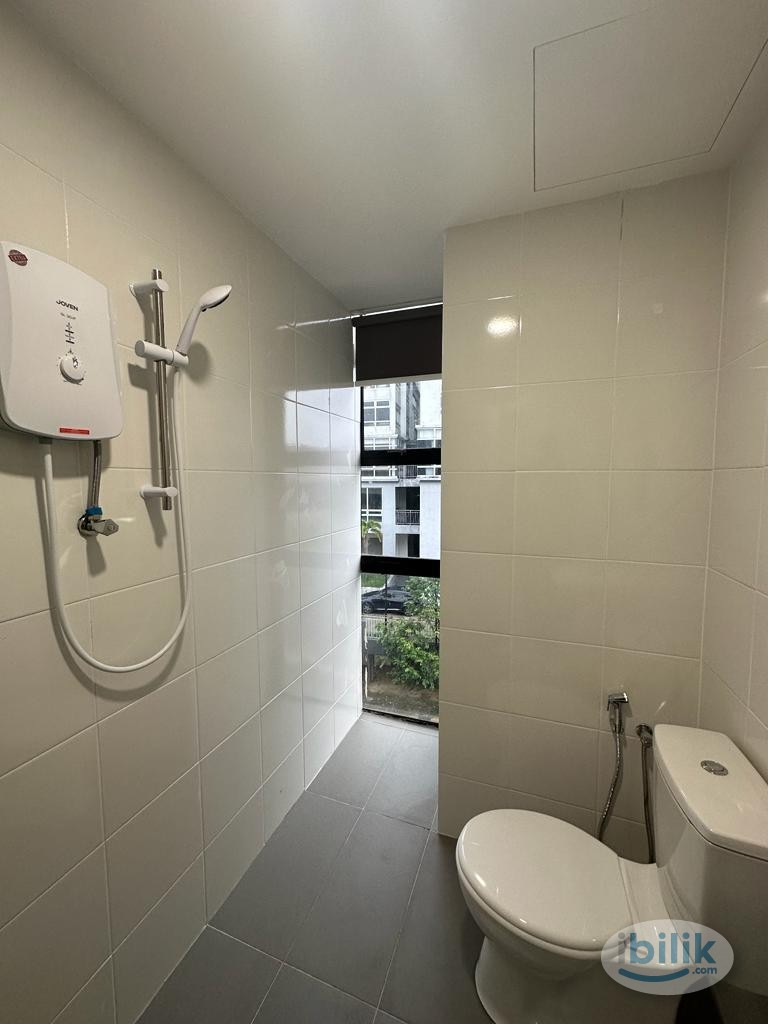 2 Min Walk to MRT, Zero Deposit Fully Furnished Master Room with bath