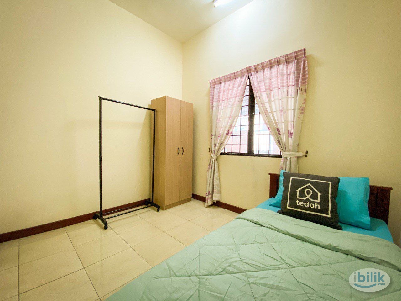 Middle Room at Taman Desa Kasia, Nilai, Negeri Sembilan Room For Rent in