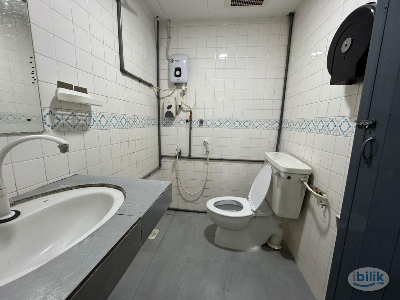 Image 3 of 👣ZERO DEPOSIT👣 Master Room at Taman Pelangi, Johor Bahru - Room rental in 
