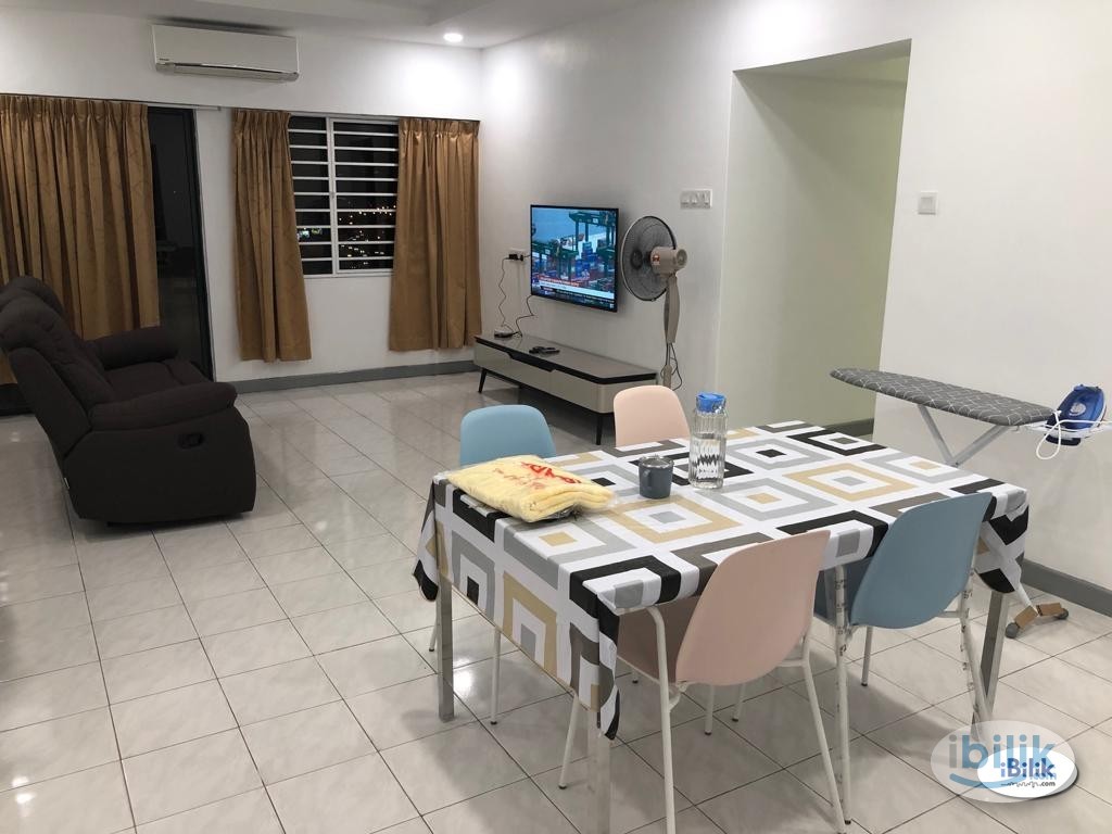 Image 1 of Middle Room at Desa Kiara, TTDI - Room rental in 