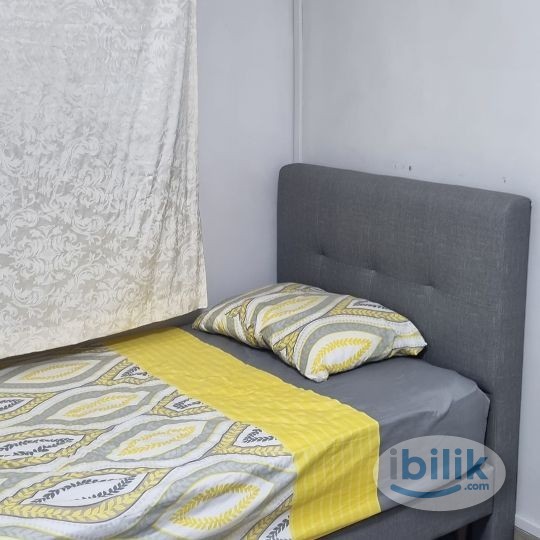 Blk 249 jurong east st24 common room for rent Room For Rent in