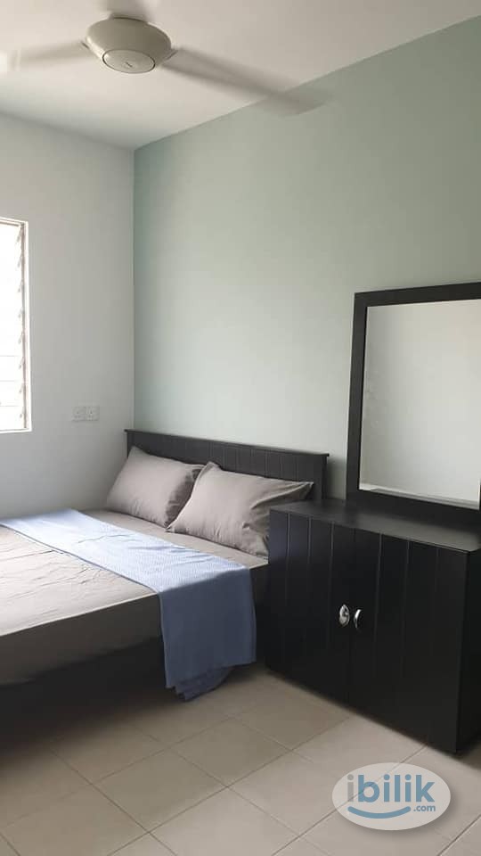 Middle Room for Rent in Room For Rent in