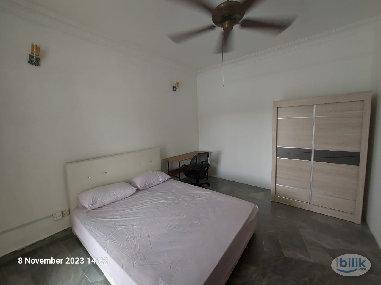 Near One Utama ROOM FOR RENT (Walking instance to One Utama) Room For