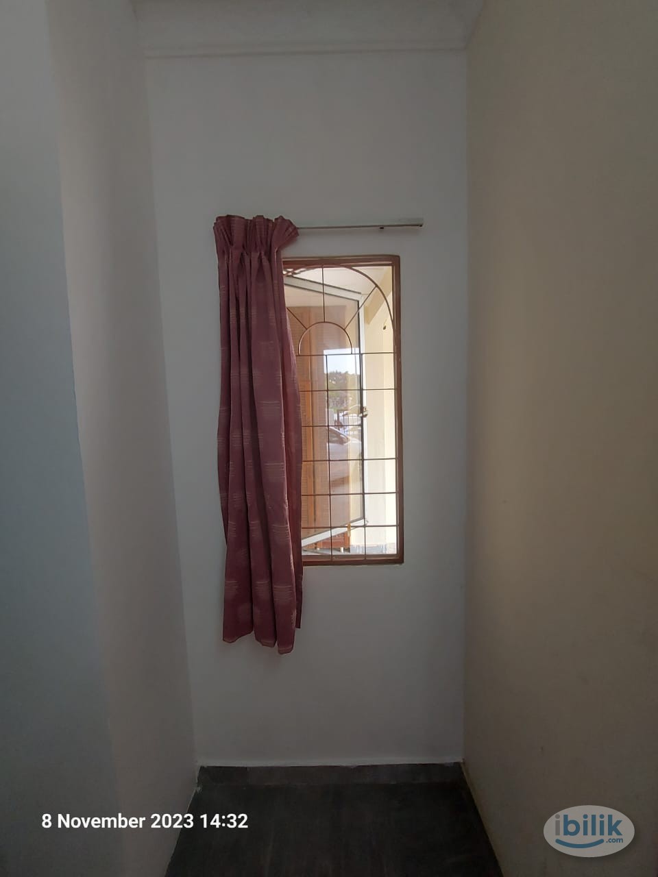 Near One Utama ROOM FOR RENT (Walking instance to One Utama) Room For