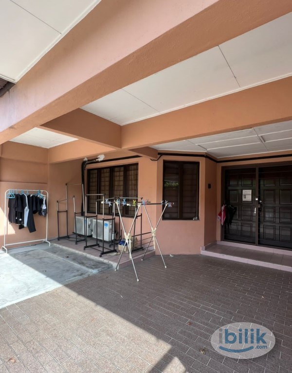 BU 11 FEMALE UNIT Budget Room For Rent With Private Bathroom & Aircon