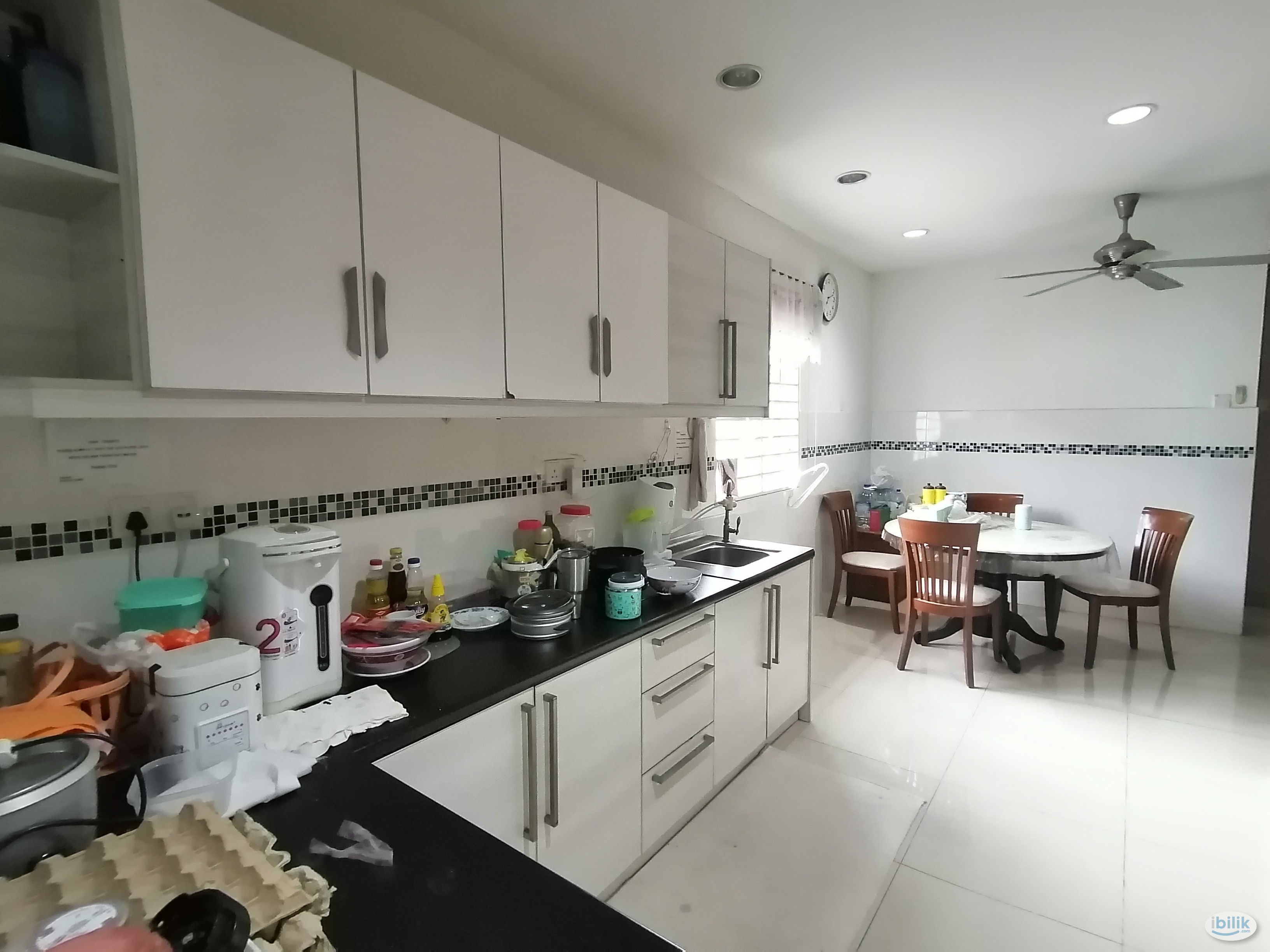 Image 2 of Spacious Room with FREE Carpark - Room rental in 