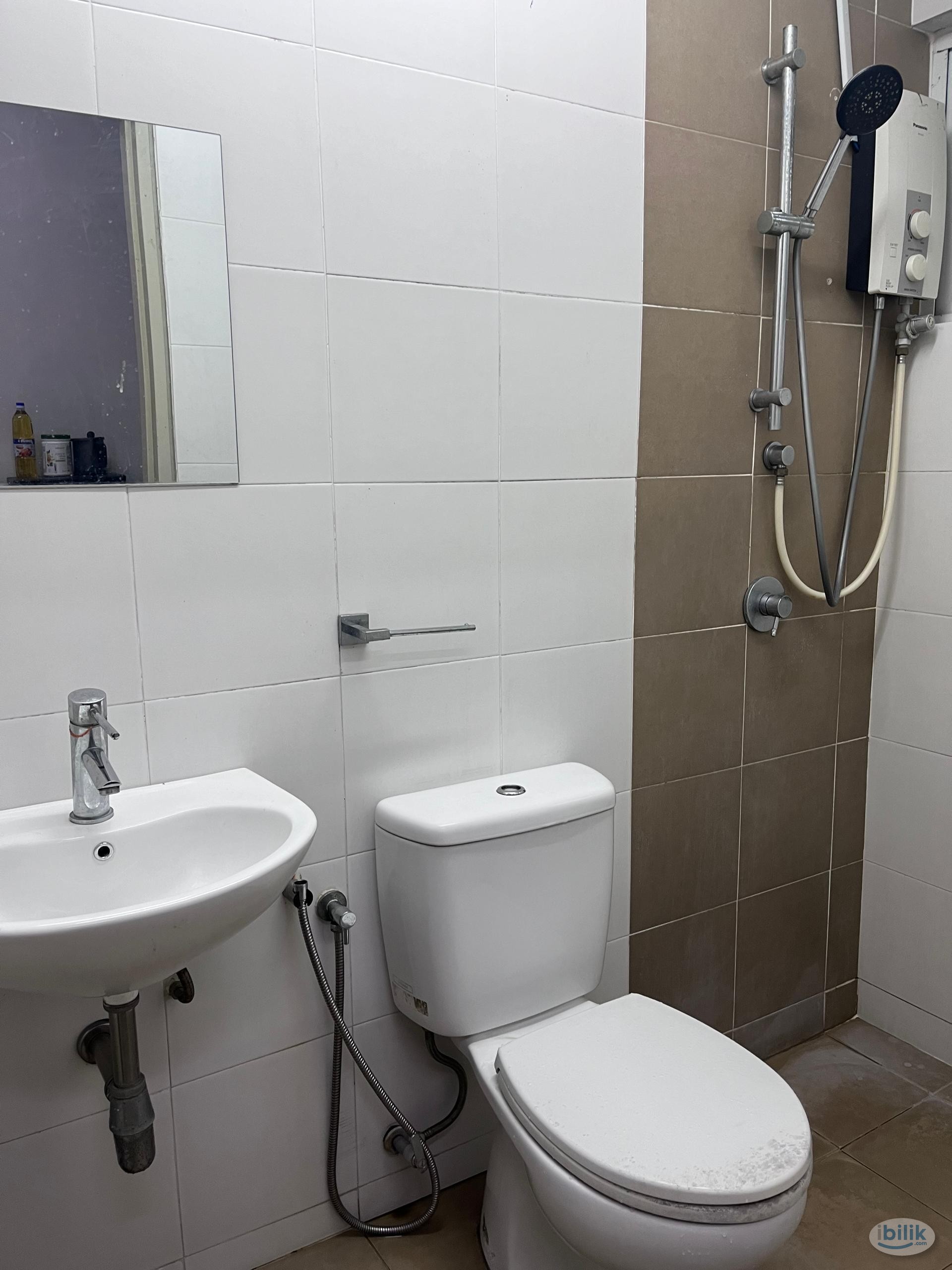 Image 1 of Middle Room at Pacific Place, Ara Damansara - Room rental in 