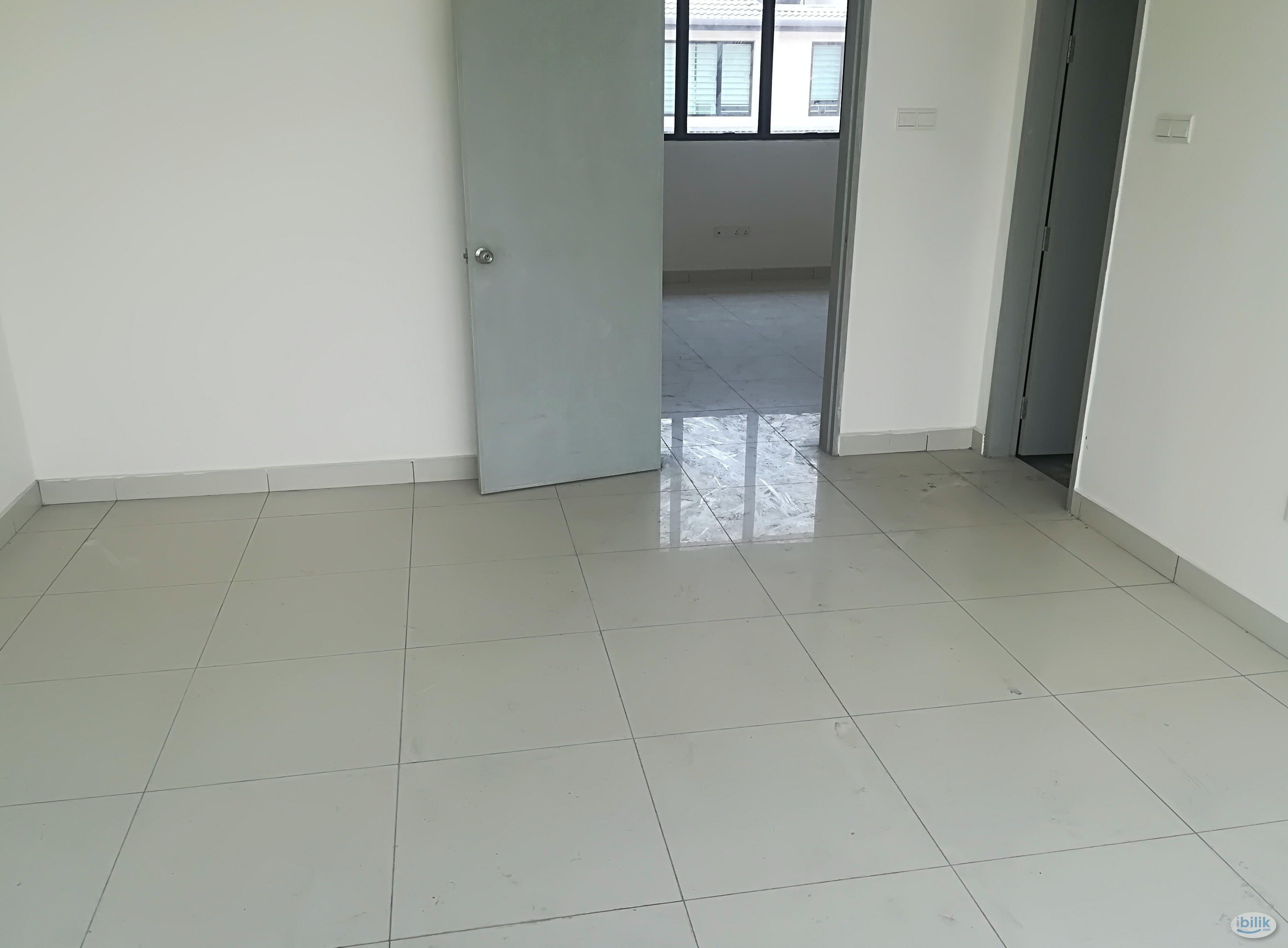 Image 3 of *Female Only* Master Room with Covered Carpark - Room rental in 