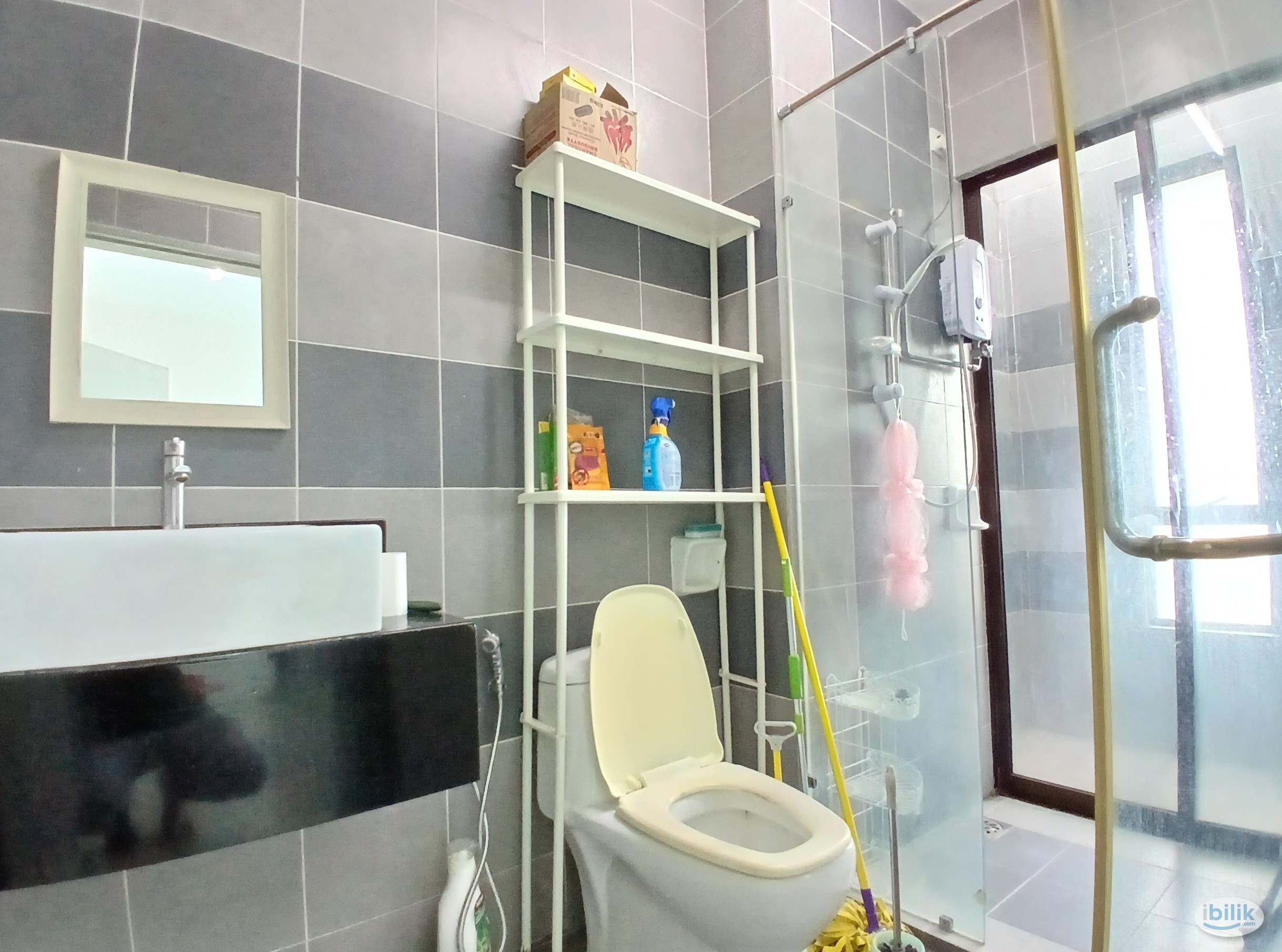 Image 5 of *Female Only* Master Room with Covered Carpark - Room rental in 