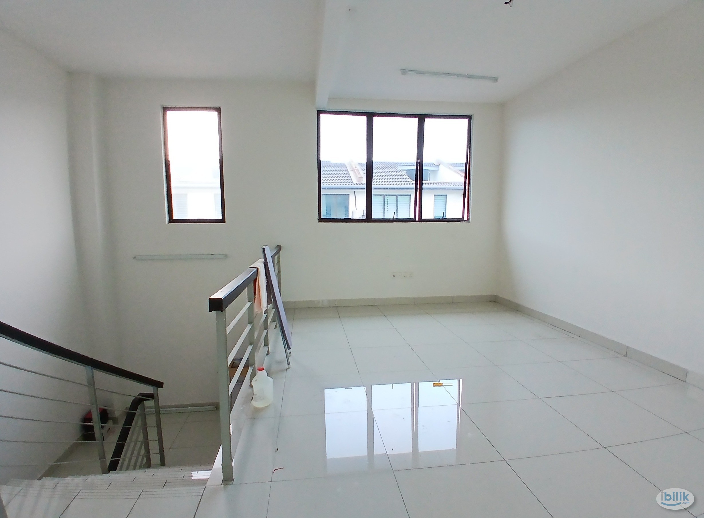 Image 4 of *Female Only* Master Room with Covered Carpark - Room rental in 
