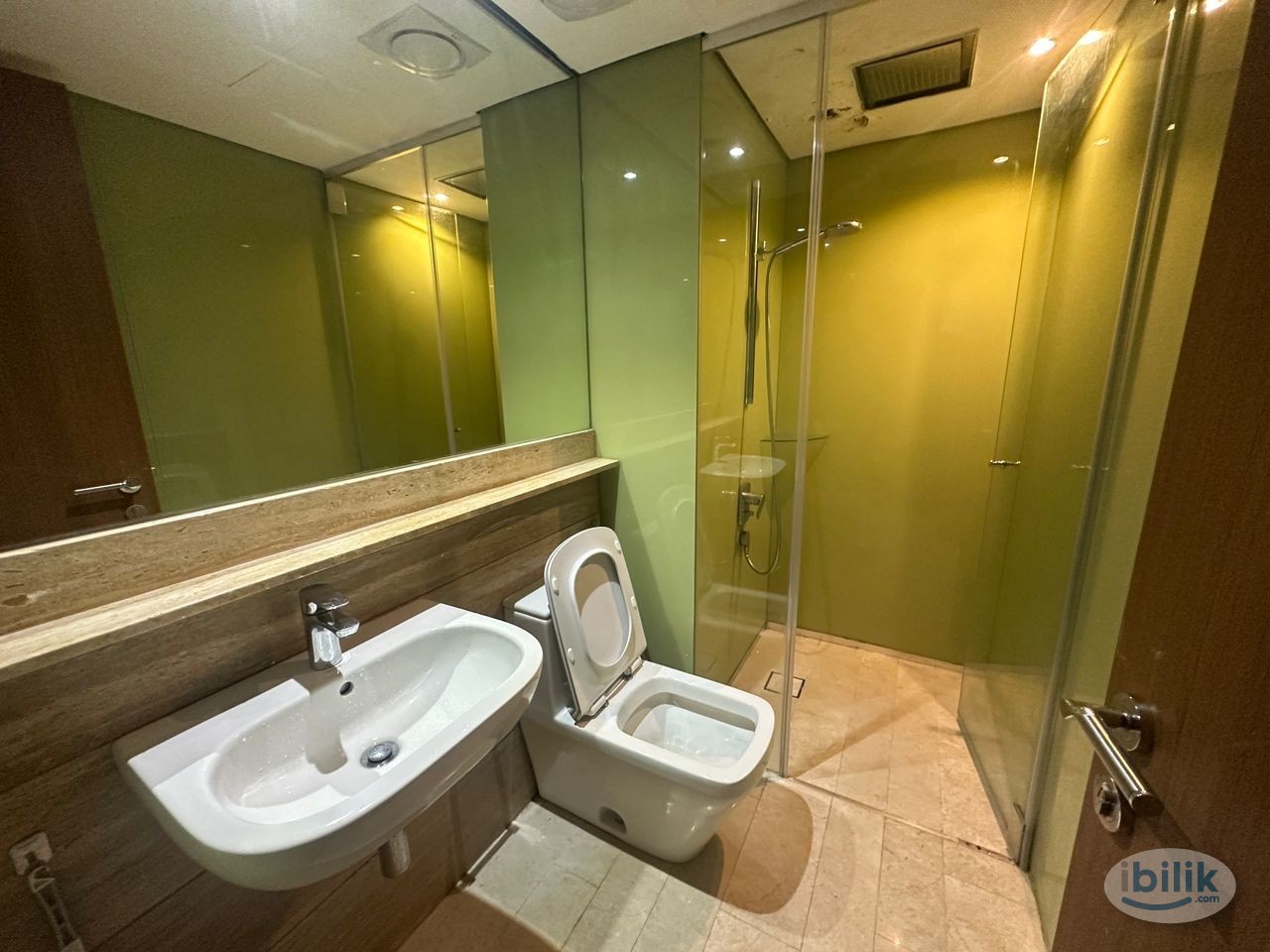 🌇 [ Sky Suites KLCC Room Rental ] Fully Furnished Middle Room with