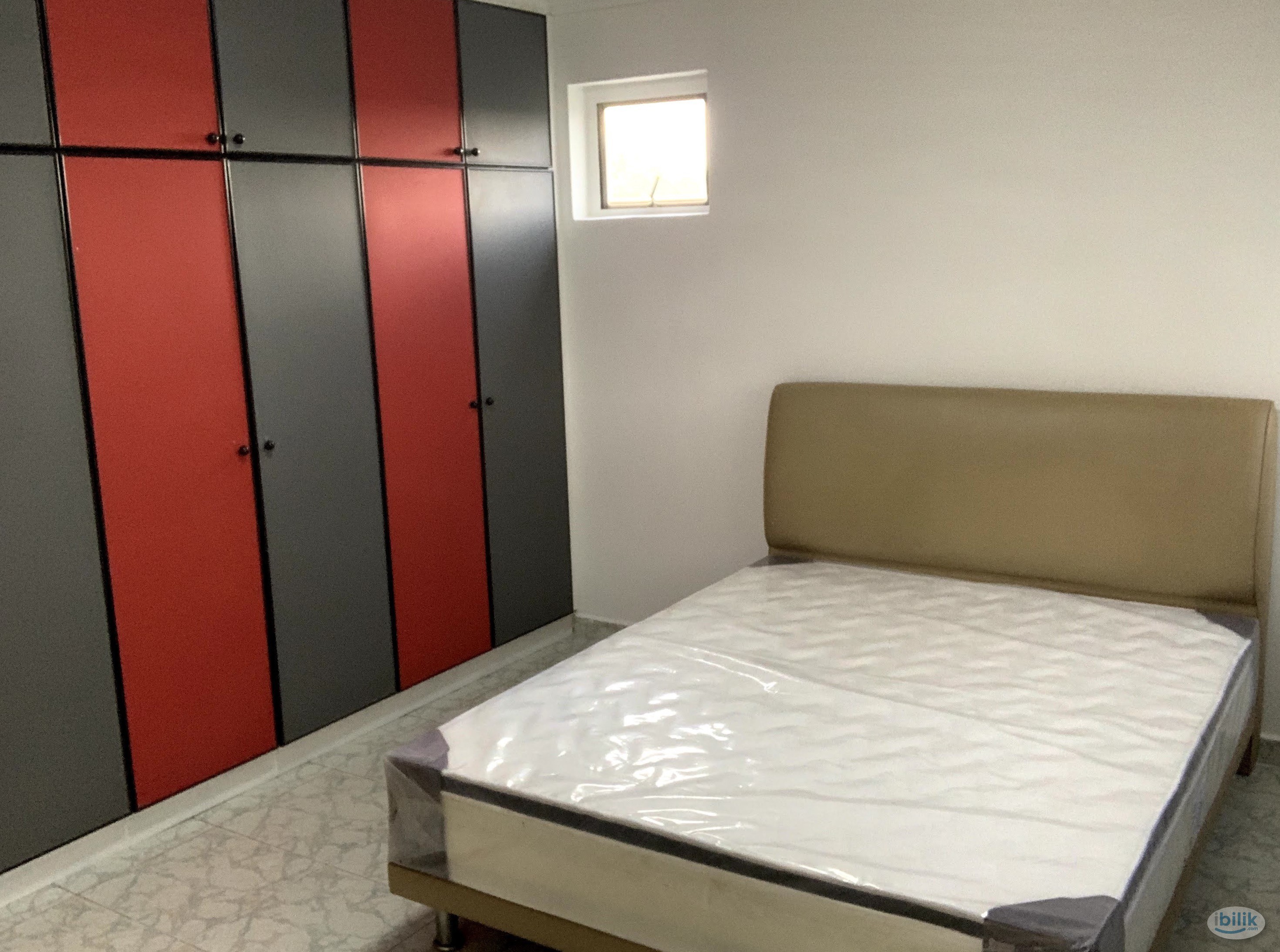 Image 1 of HUGE Room for Rent! Near to Marsiling Woodlands MRT, shower is CLEAN & RENOVATED - Room rental in 