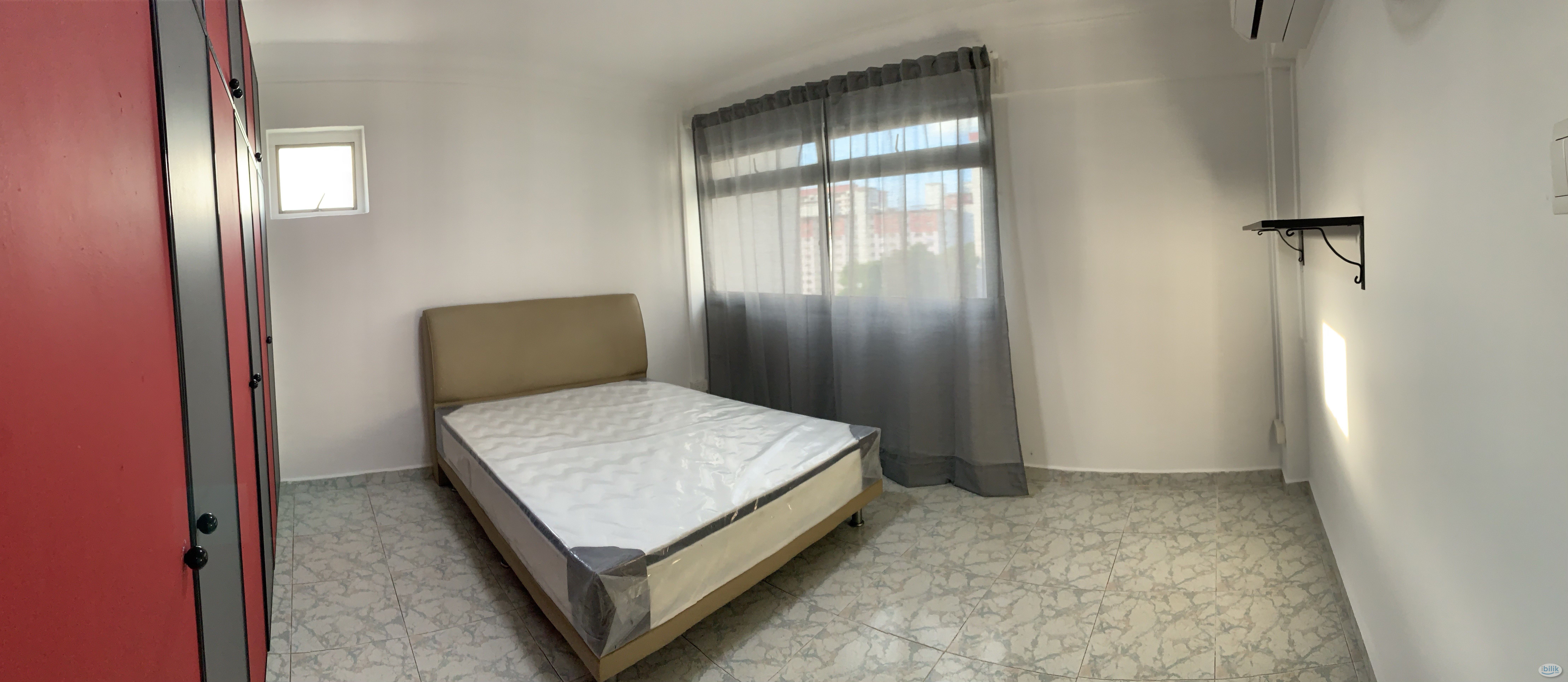 Image 2 of HUGE Room for Rent! Near to Marsiling Woodlands MRT, shower is CLEAN & RENOVATED - Room rental in 