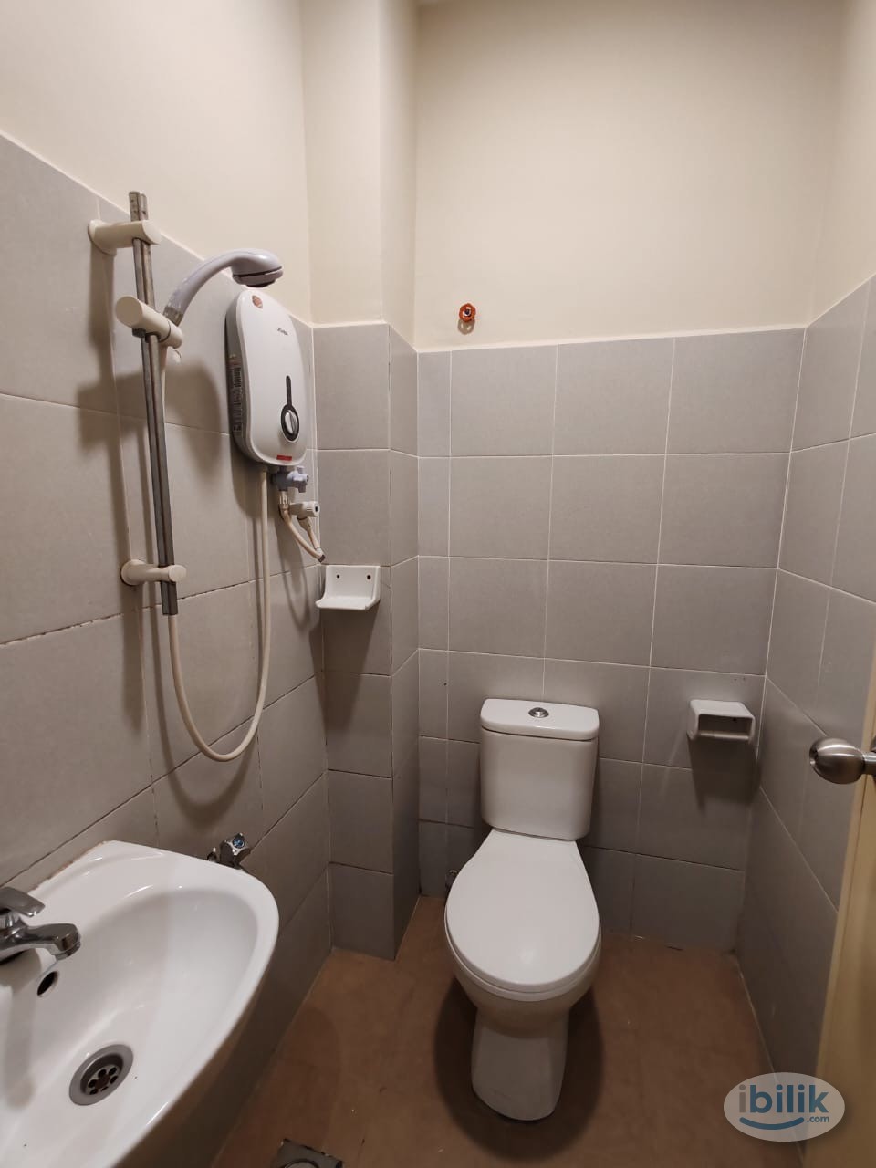 Image 3 of 😊ZERO DEPOSIT😊Master Room at  Johor Jaya , Johor - Room rental in 