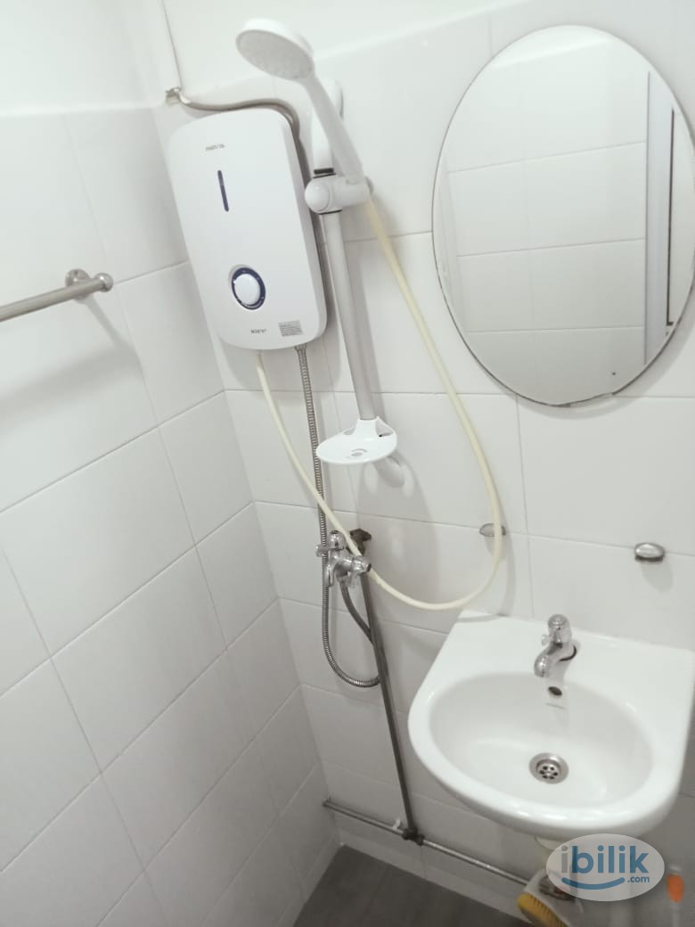 Image 4 of Master Room at Lavender, Central Area - Room rental in 