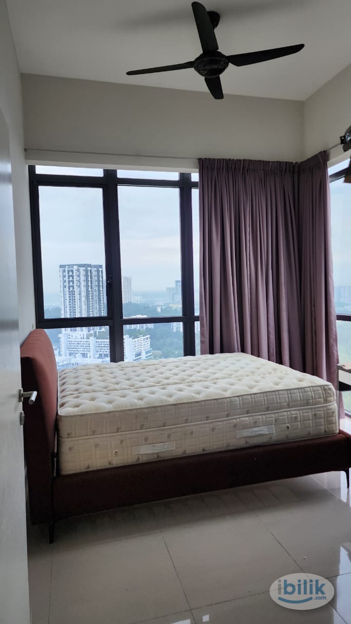 Middle Room at Third Avenue Cyberjaya, Cyberjaya Room For Rent in