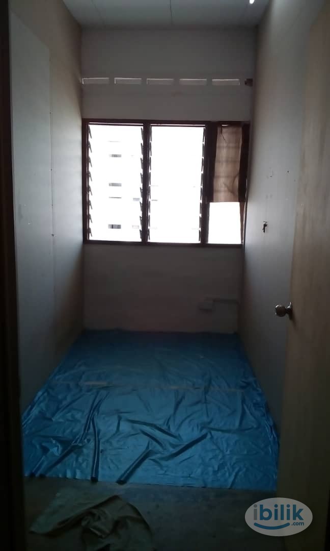 Middle Room at Goodyear Court 9, UEP Subang Jaya Room For Rent in