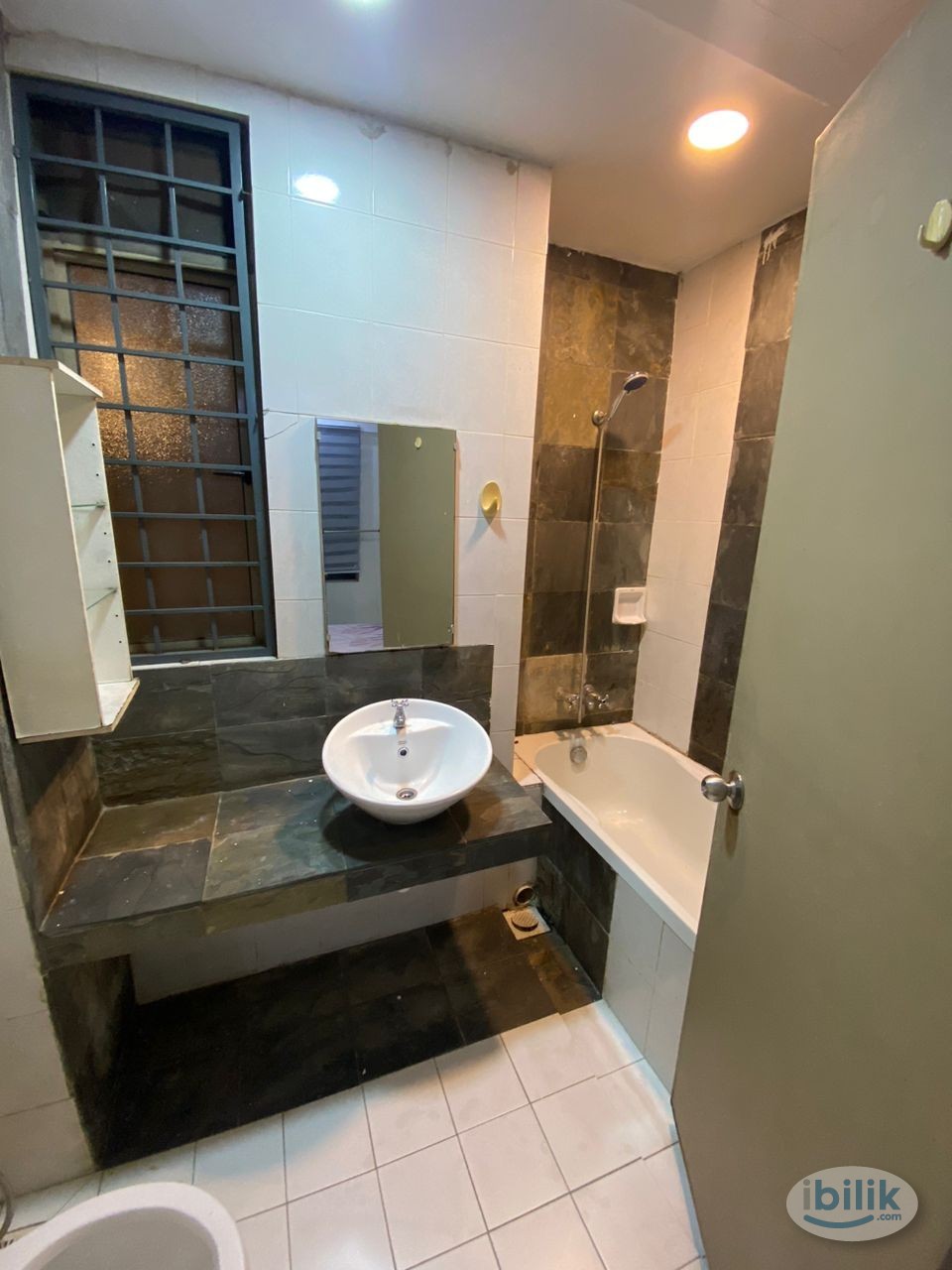 Image 4 of Fully furnished Studio Room at Ritze Perdana 1, Damansara Perdana, MRT Mutiara Damansara, IPC Mall, The Curve, Ikea, One U, Sunway Nexis Gizza, Surian - Room rental in 