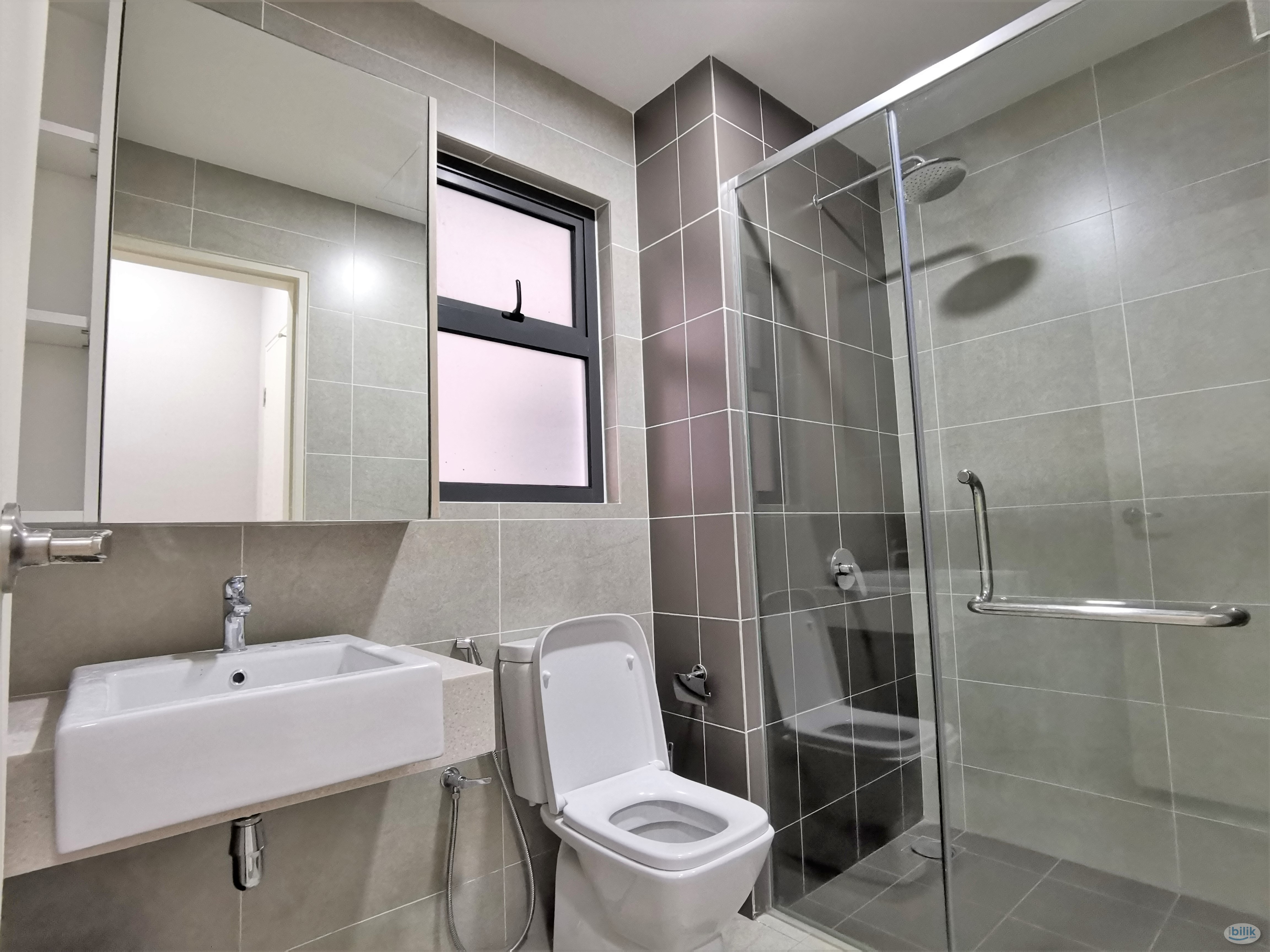 [PRIVATE BATHROOM MASTER ROOM/ WAHYU LAKEVILLE / JALAN IPOH / JALAN