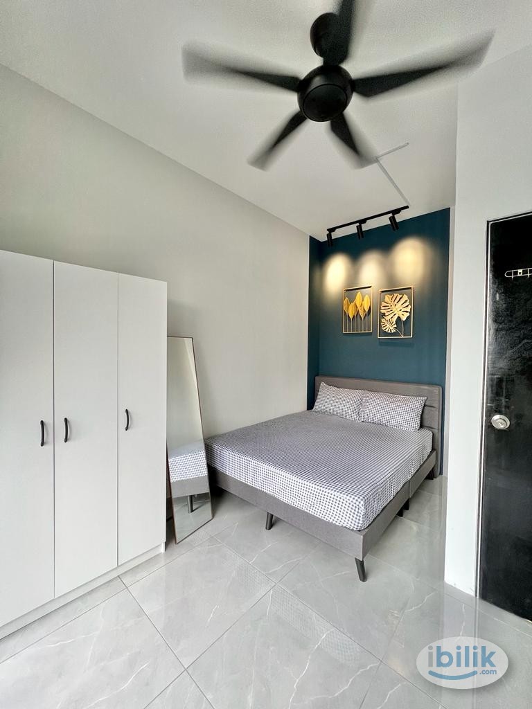 (Chinese Unit) Middle Room with Share Bathroom at The Birch, Jalan Ipoh