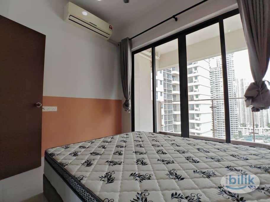 Image 4 of Medium Room at KINGSBAY, DANGA BAY For Rent, LOW DEPOSIT, NEAR TO CIQ - Room rental in 