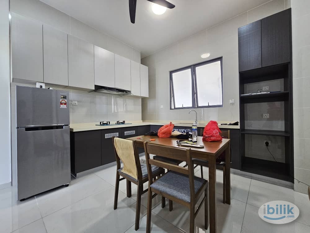 Image 5 of Medium Room at KINGSBAY, DANGA BAY For Rent, LOW DEPOSIT, NEAR TO CIQ - Room rental in 