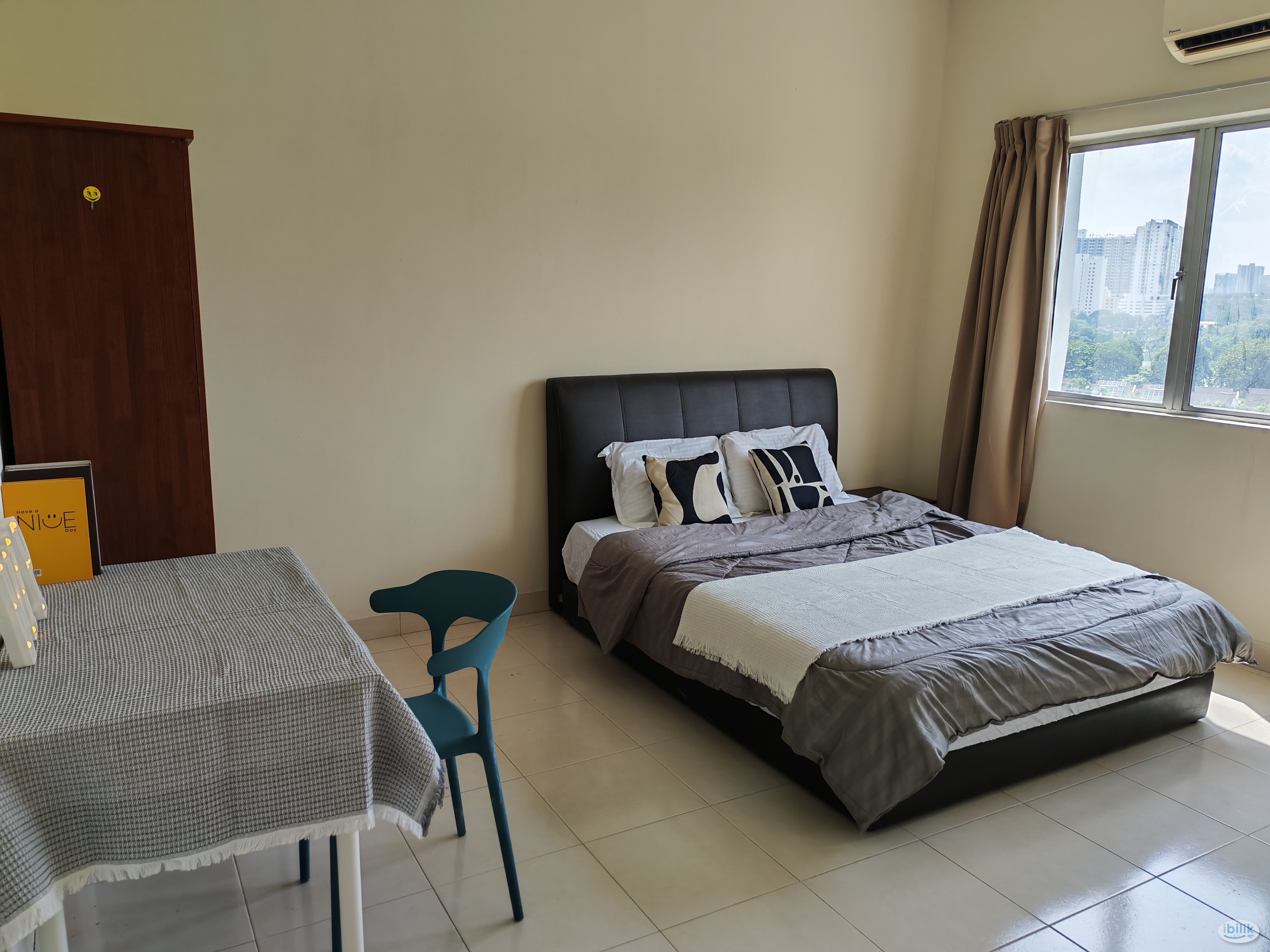 Image 3 of ==Mix unit==Master Bedroom for Rent at Suriamas Condominium - Room rental in 